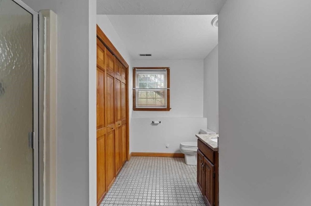 44 Amanola Ave, Worcester MA 01604-2152 exterior