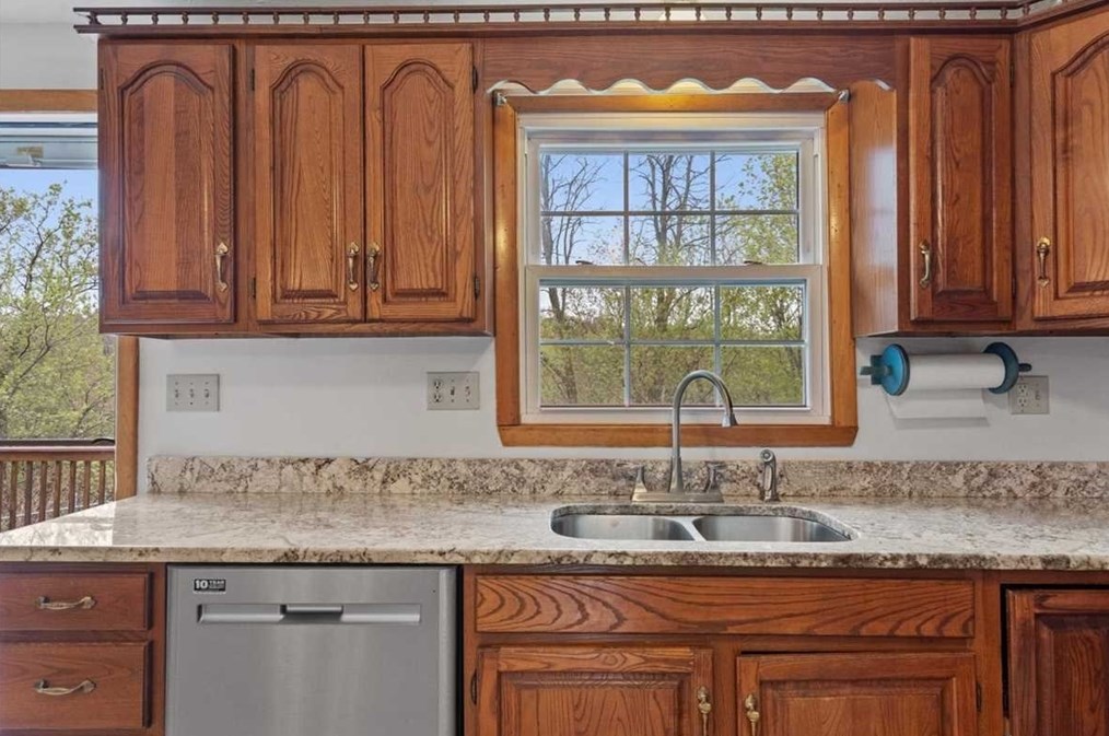 44 Amanola Ave, Worcester MA 01604-2152 exterior