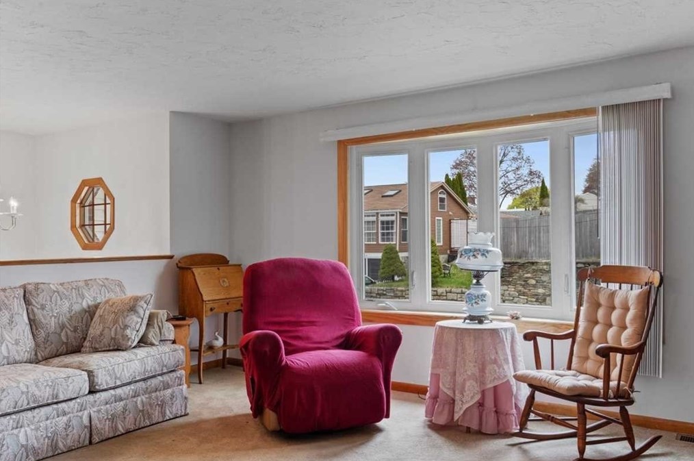 44 Amanola Ave, Worcester MA 01604-2152 exterior