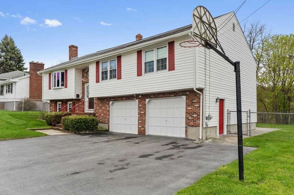 44 Amanola Ave, Worcester MA 01604-2152 exterior