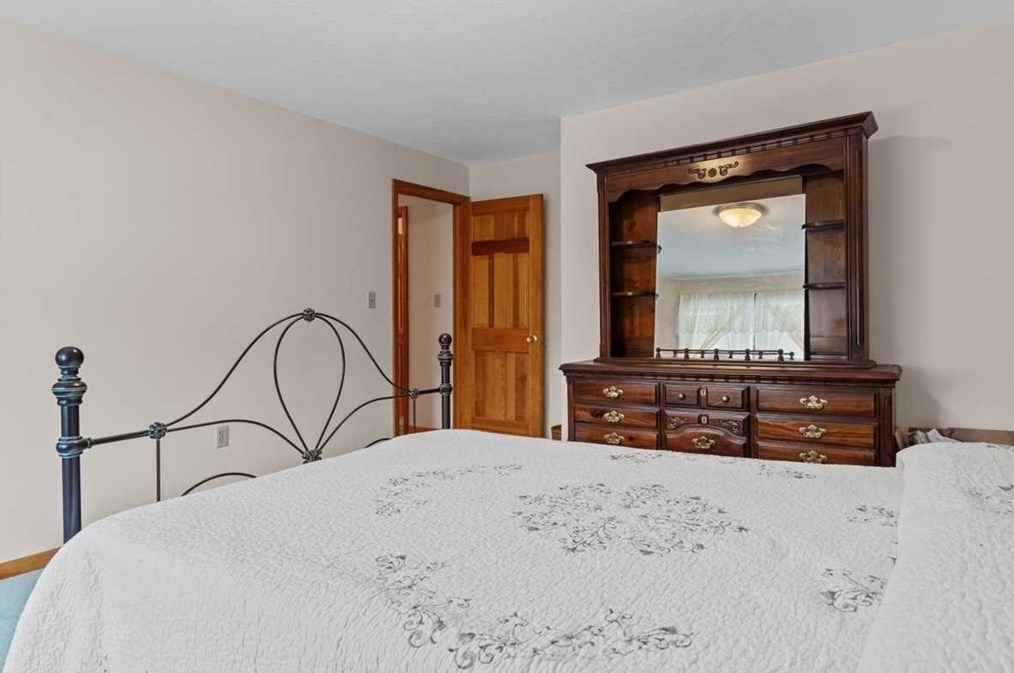 44 Amanola Ave, Worcester MA 01604-2152 exterior