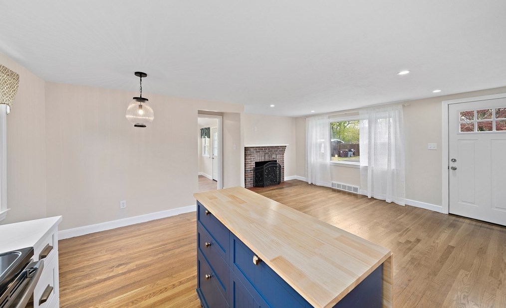 24 Leslie Ave, Weymouth MA  02188-3410 exterior