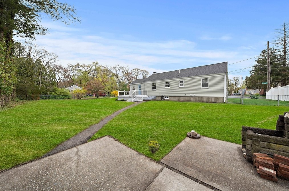 24 Leslie Ave, Weymouth MA  02188-3410 exterior