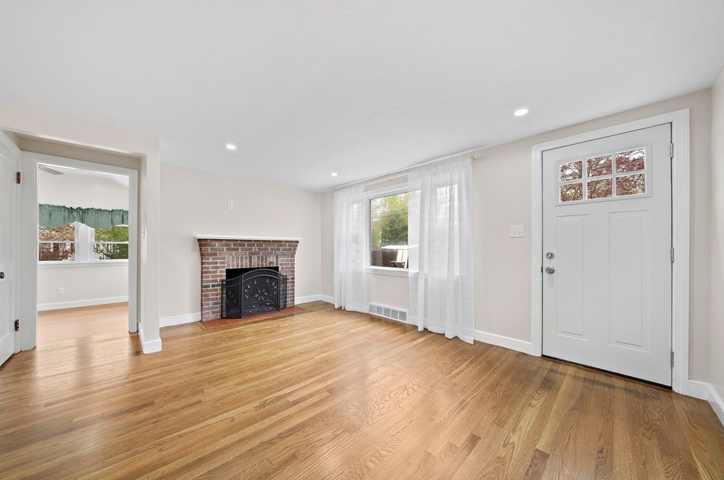 24 Leslie Ave, Weymouth MA  02188-3410 exterior