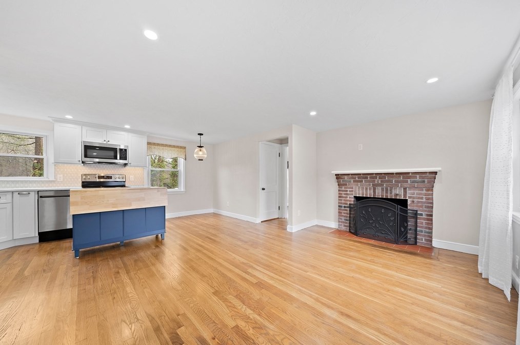 24 Leslie Ave, Weymouth MA  02188-3410 exterior