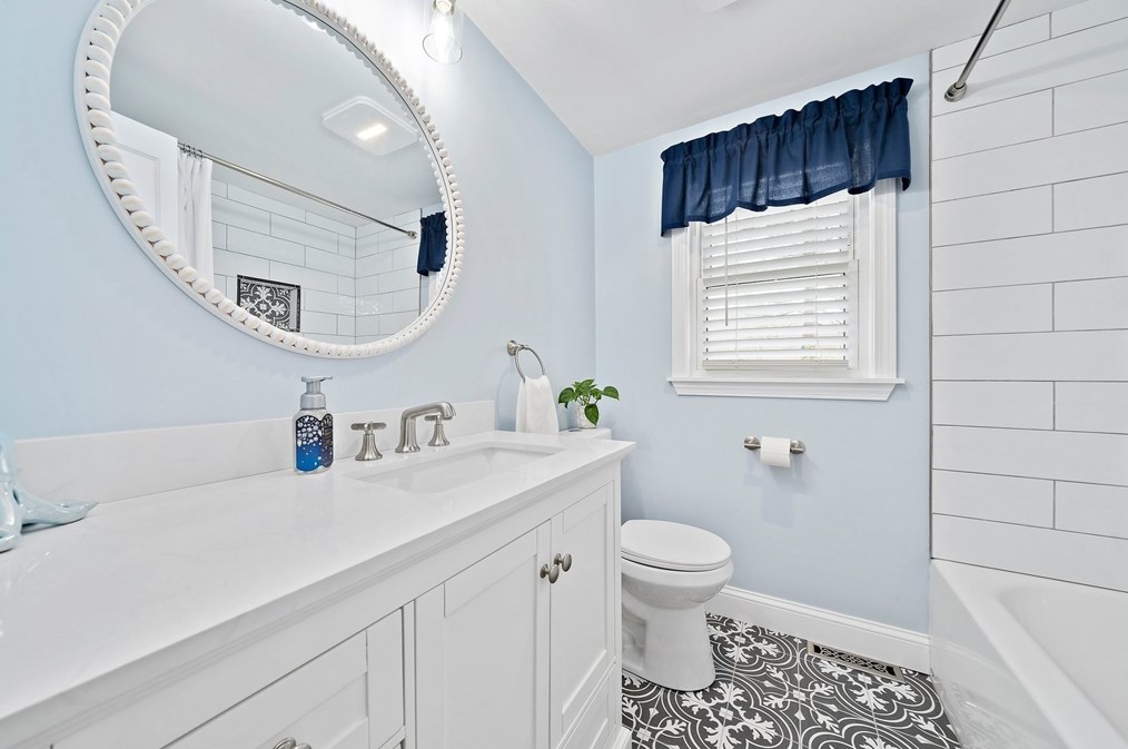 24 Leslie Ave, Weymouth MA  02188-3410 exterior