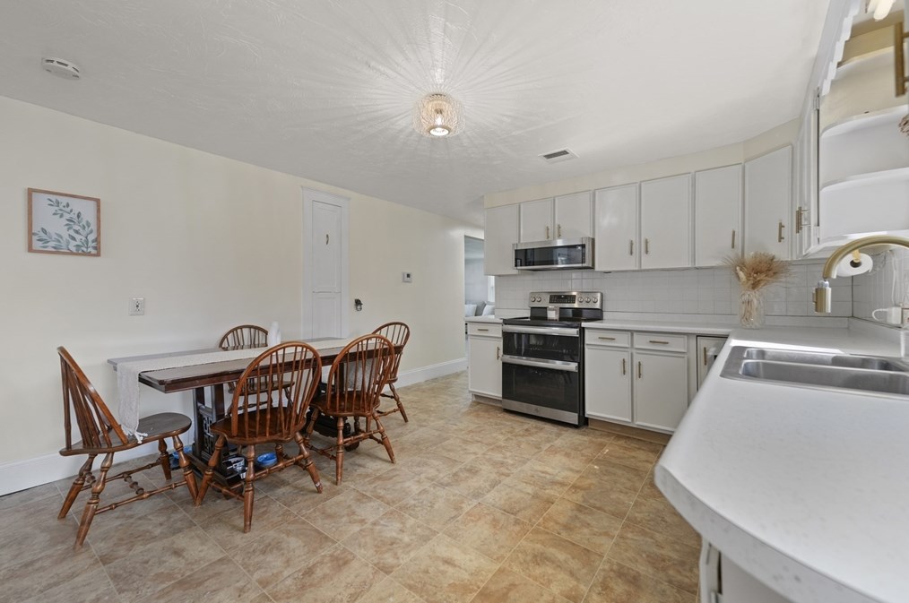 14 Maple St, Taunton MA  02780-3022 exterior