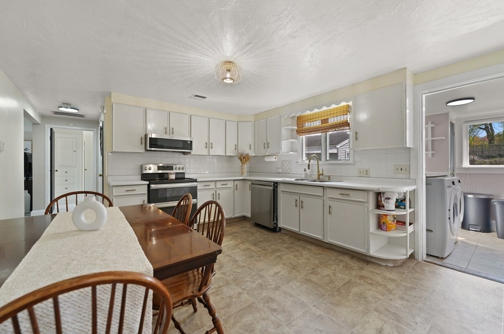 14 Maple St, Taunton MA  02780-3022 exterior