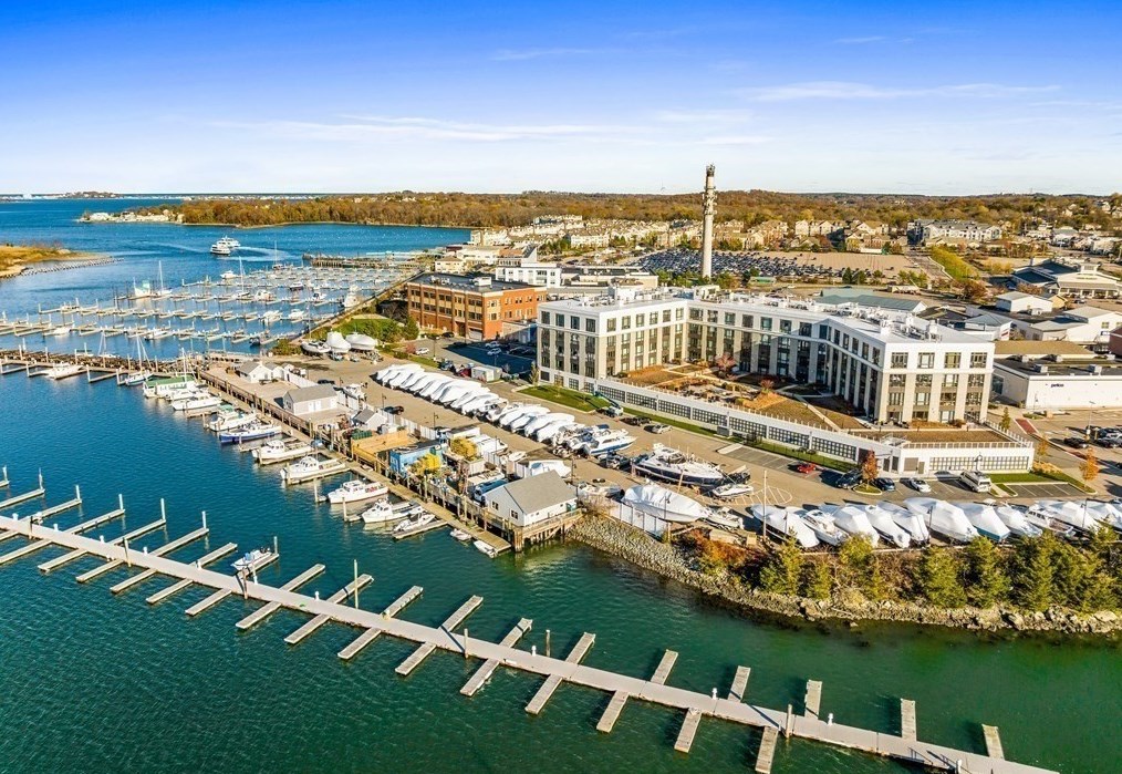 10 Shipyard Dr, Hingham MA 02043-1610 exterior