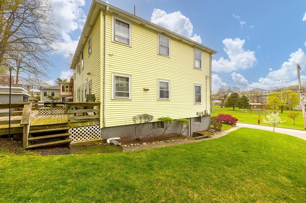 84 Side Pkwy, Newton MA 02458-1816 exterior