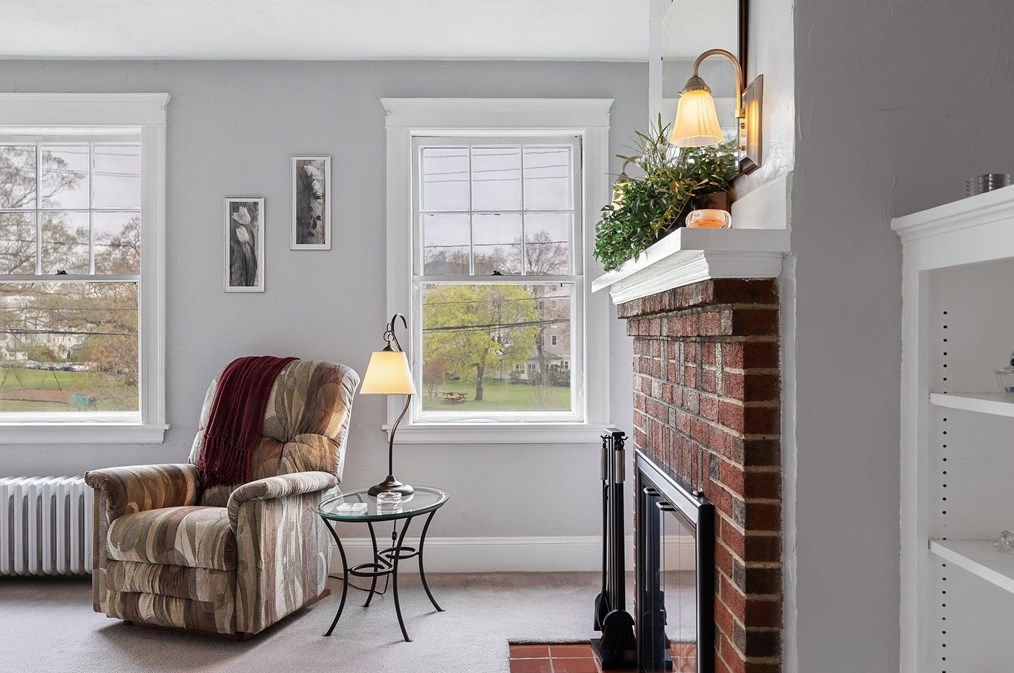 84 Side Pkwy, Newton MA 02458-1816 exterior