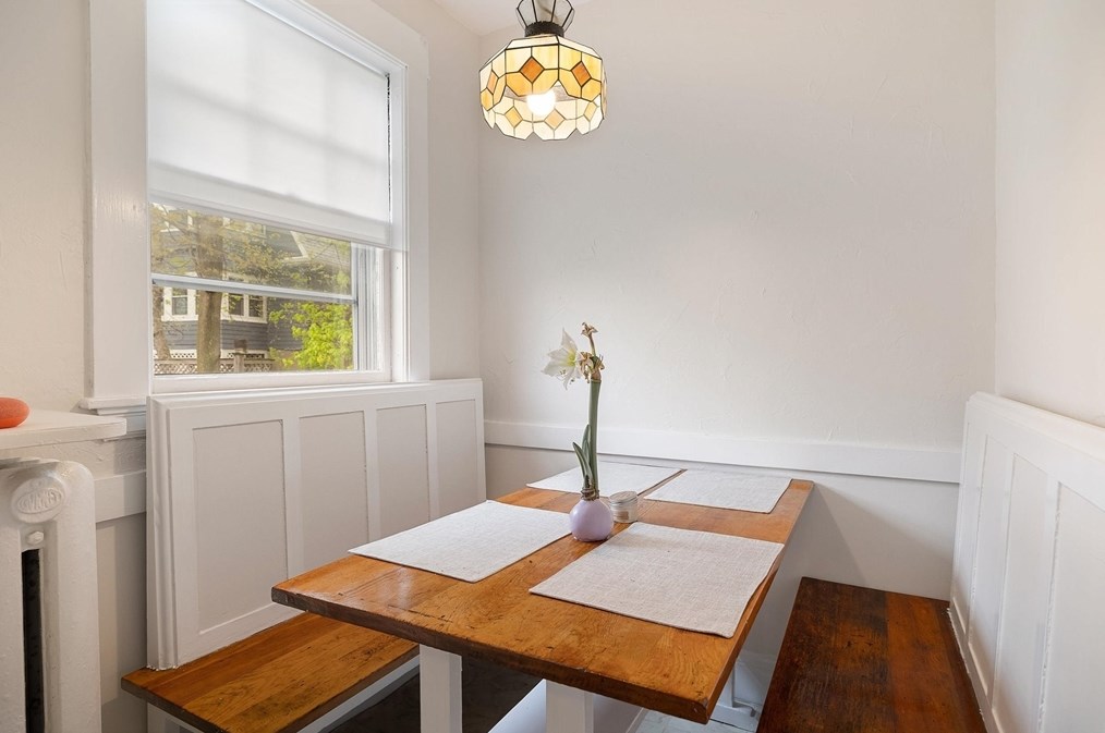 84 Side Pkwy, Newton MA 02458-1816 exterior