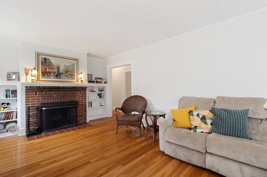 84 Side Pkwy, Newton MA 02458-1816 exterior