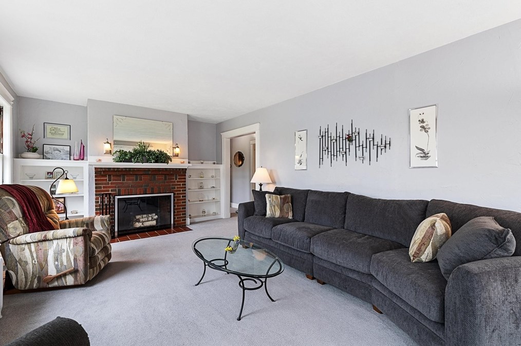 84 Side Pkwy, Newton MA 02458-1816 exterior