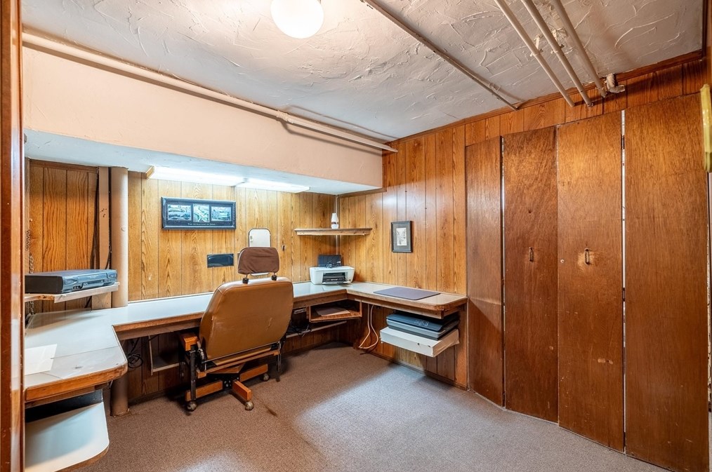 84 Side Pkwy, Newton MA 02458-1816 exterior