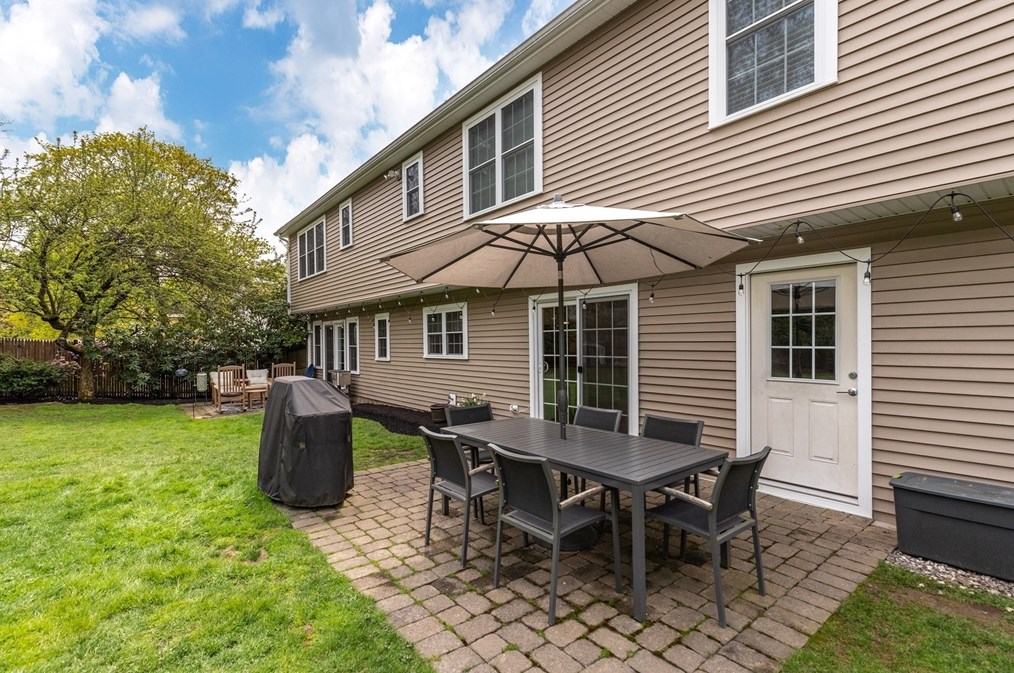 15 Kinsman Pl, Natick MA  01760-2732 exterior