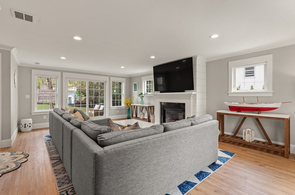 15 Kinsman Pl, Natick MA  01760-2732 exterior