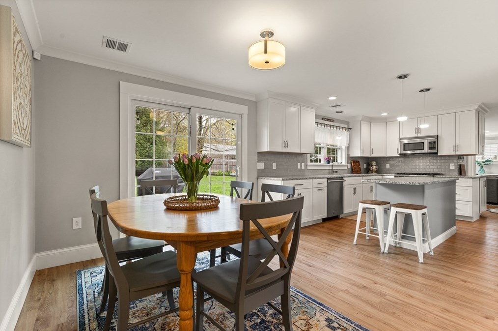 15 Kinsman Pl, Natick MA  01760-2732 exterior