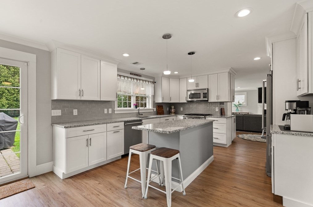 15 Kinsman Pl, Natick MA  01760-2732 exterior