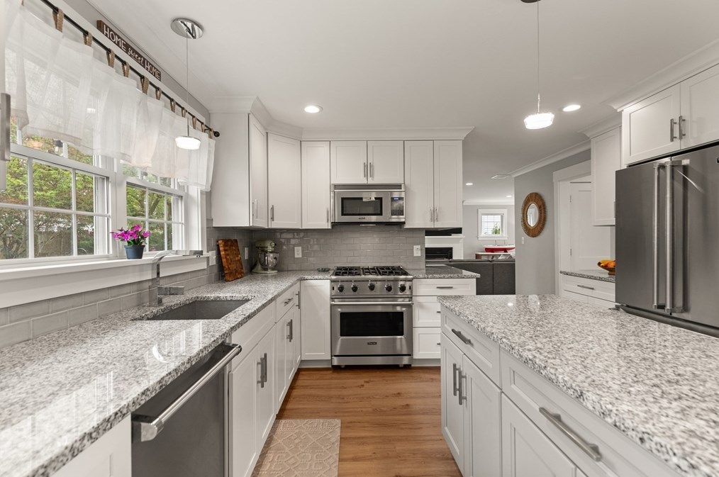 15 Kinsman Pl, Natick MA  01760-2732 exterior