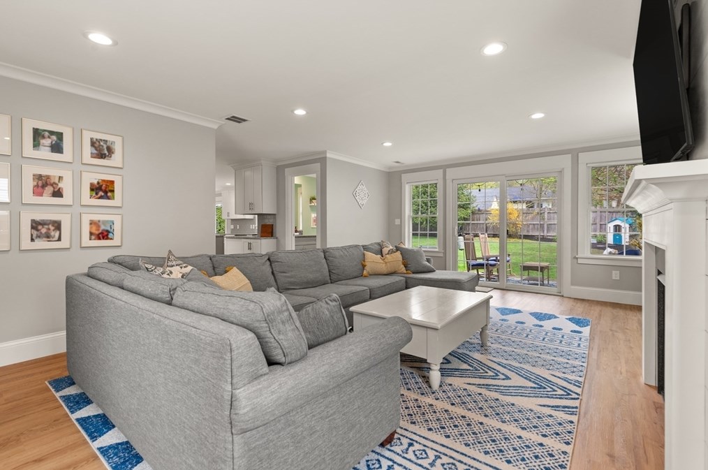 15 Kinsman Pl, Natick MA  01760-2732 exterior