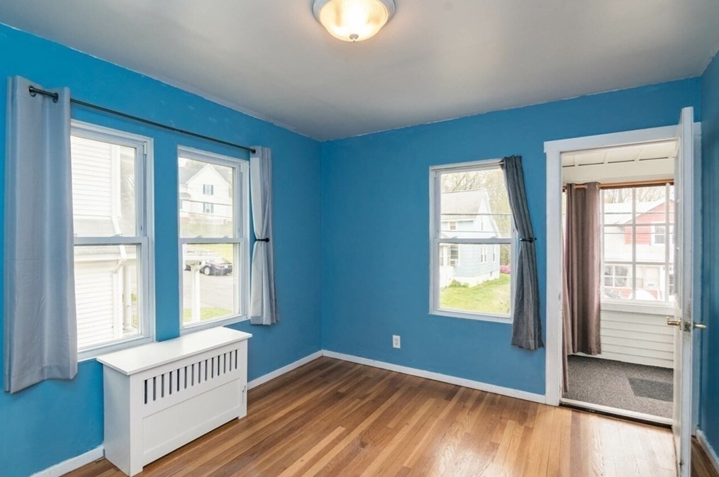 80 Hilton St, Chicopee MA 01020-3552 exterior