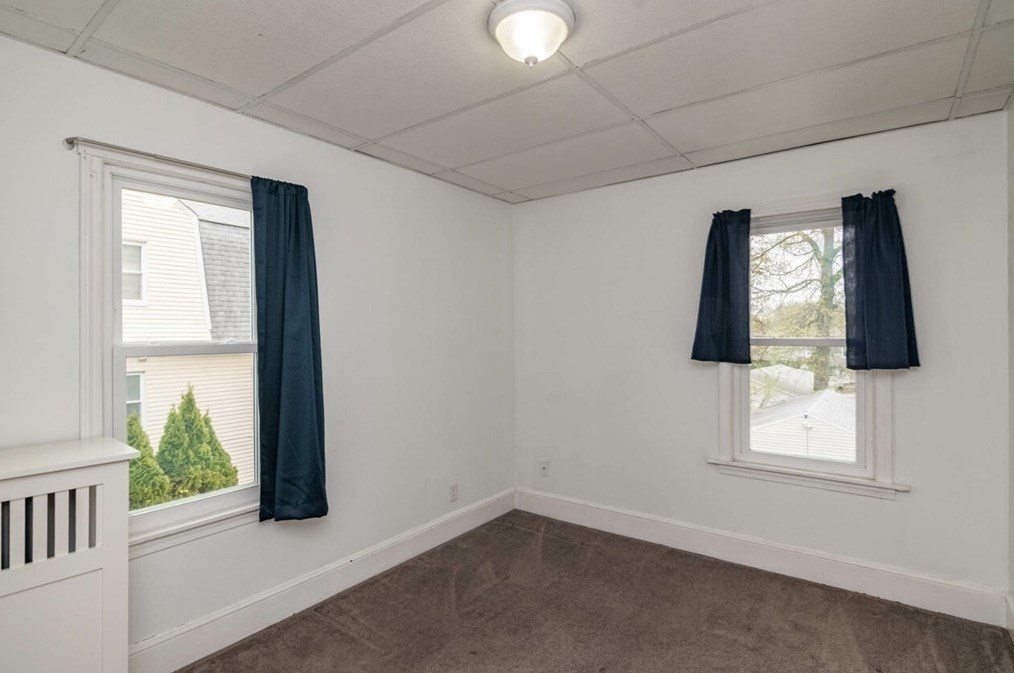 80 Hilton St, Chicopee MA 01020-3552 exterior