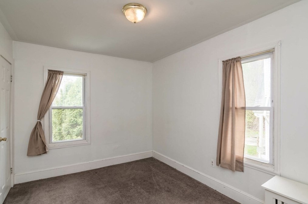 80 Hilton St, Chicopee MA 01020-3552 exterior