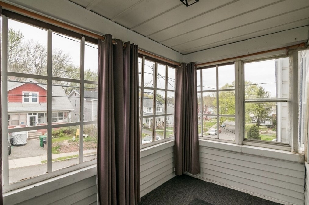 80 Hilton St, Chicopee MA 01020-3552 exterior