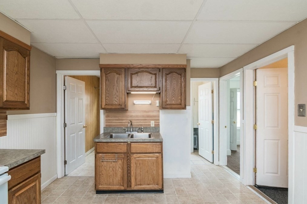 80 Hilton St, Chicopee MA 01020-3552 exterior