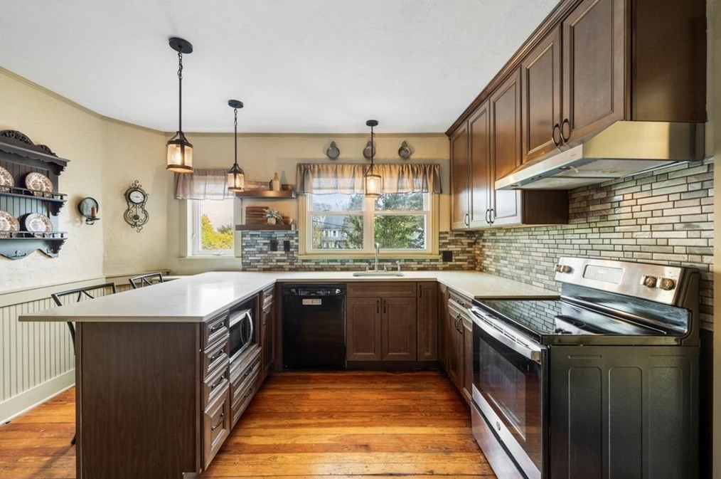 776 Main St, Raynham MA  02767-1678 exterior