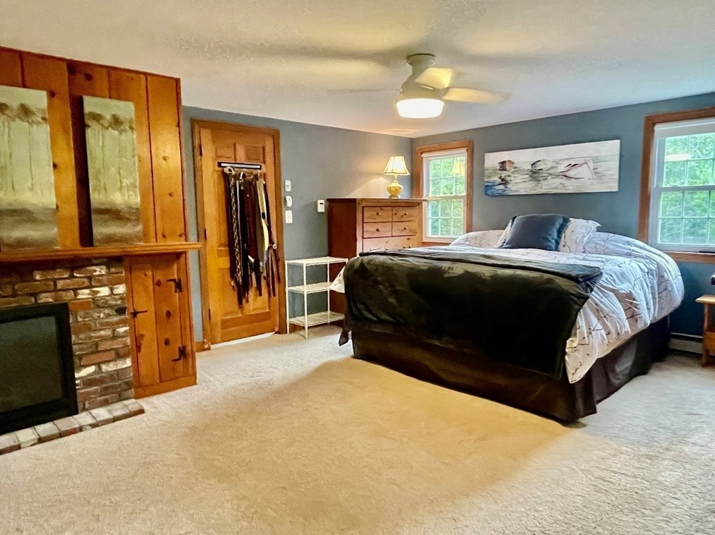 1016 St, East Bridgewater MA 02324-2943 exterior