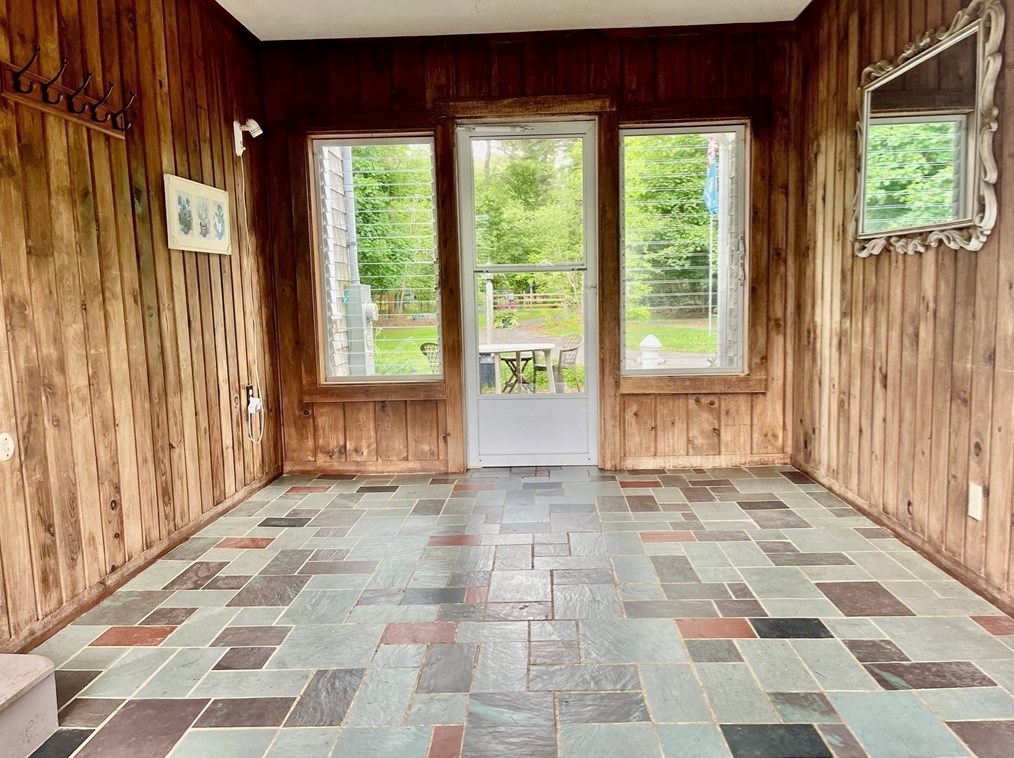 1016 St, East Bridgewater MA 02324-2943 exterior