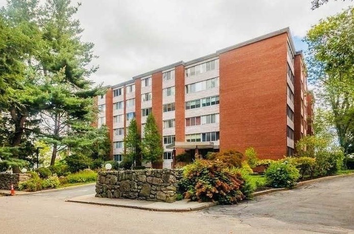 22 Chestnut Pl, Brookline MA  02445-7565 exterior