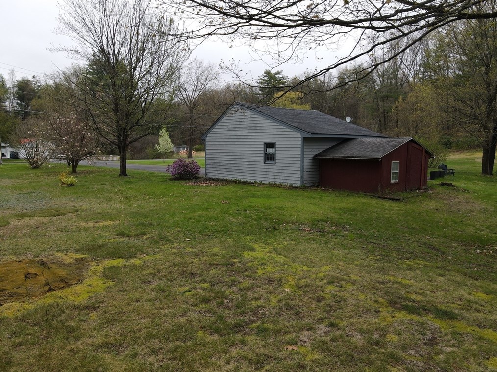 15 Mtn Rd, Gill MA 01354-9716 exterior