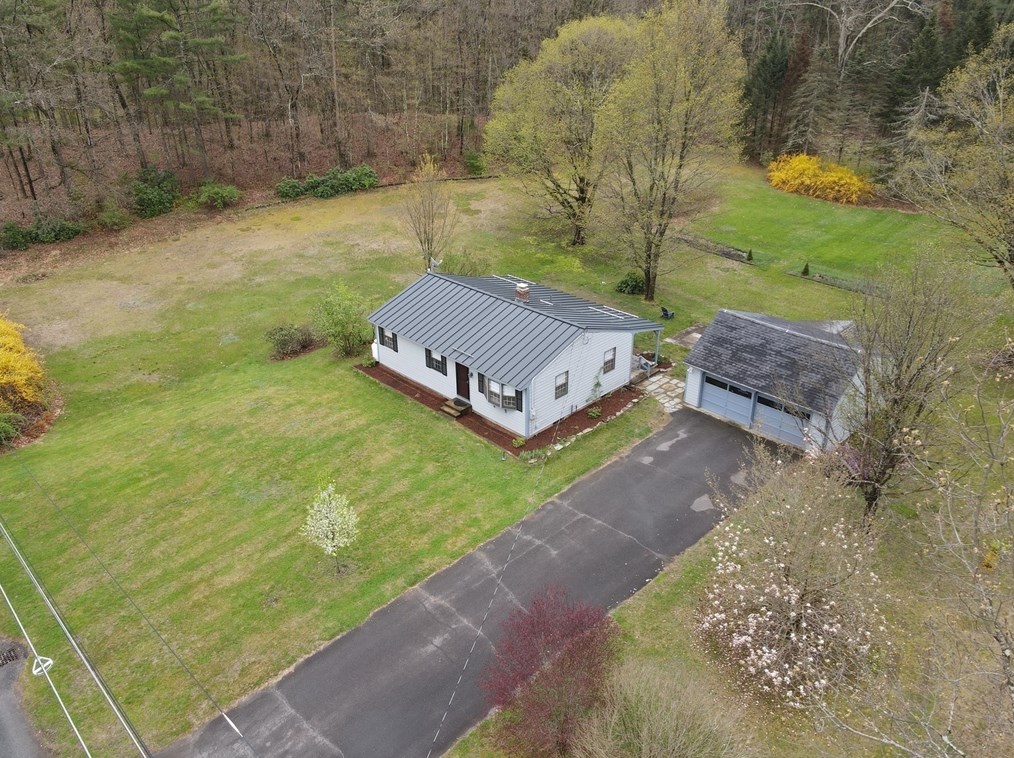 15 Mtn Rd, Gill MA 01354-9716 exterior