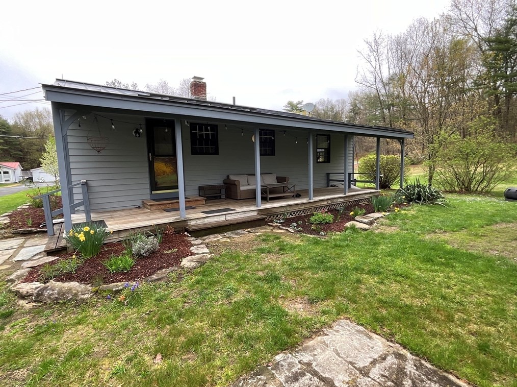 15 Mtn Rd, Gill MA 01354-9716 exterior