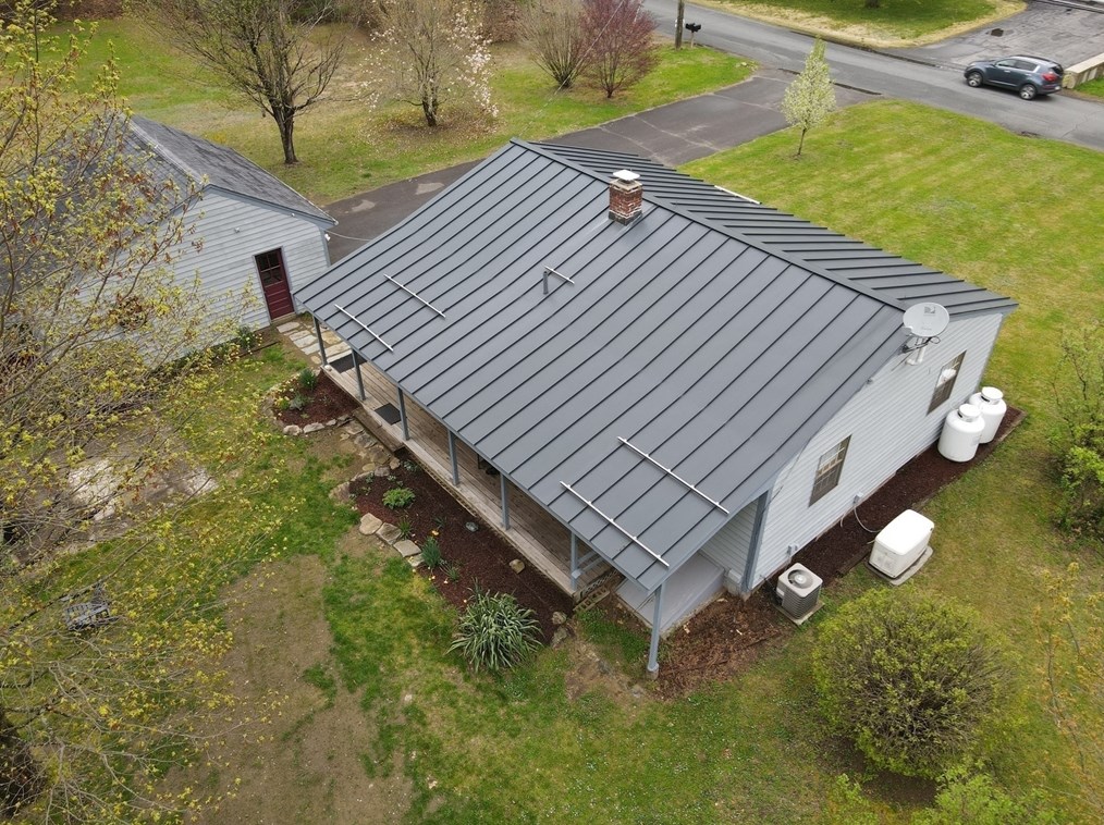 15 Mtn Rd, Gill MA 01354-9716 exterior