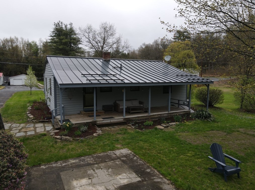 15 Mtn Rd, Gill MA 01354-9716 exterior