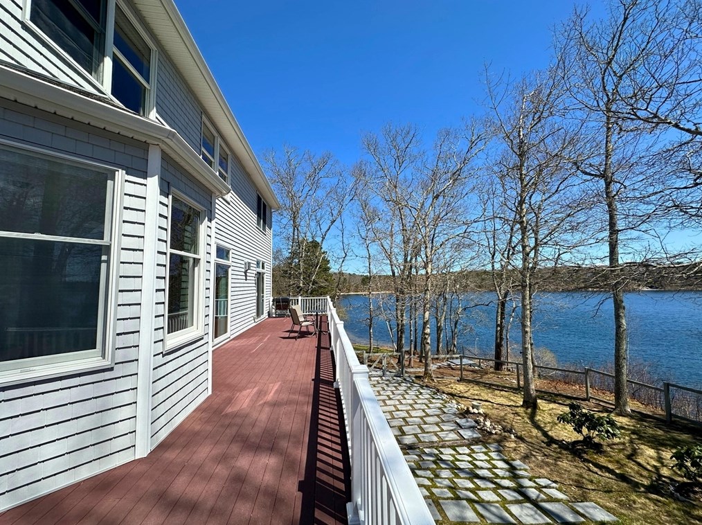 55 Horseshoe Bnd Way, Mashpee MA 02649-4310 exterior
