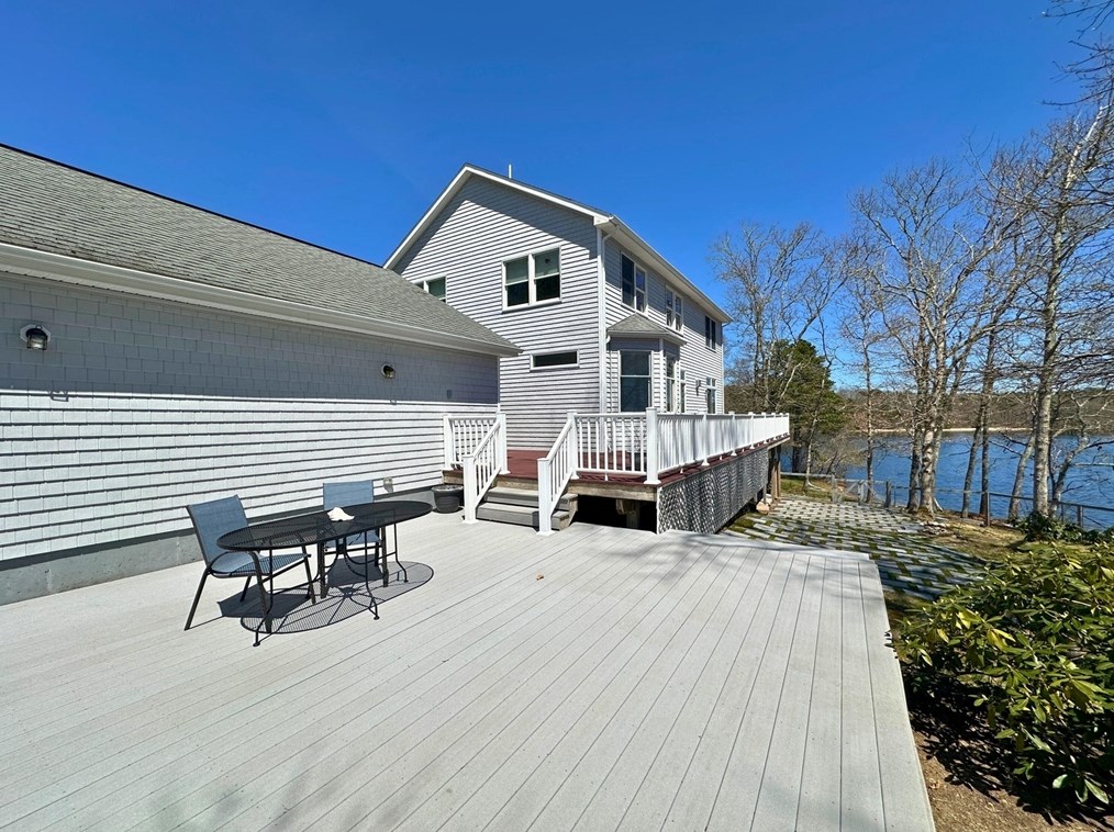 55 Horseshoe Bnd Way, Mashpee MA 02649-4310 exterior
