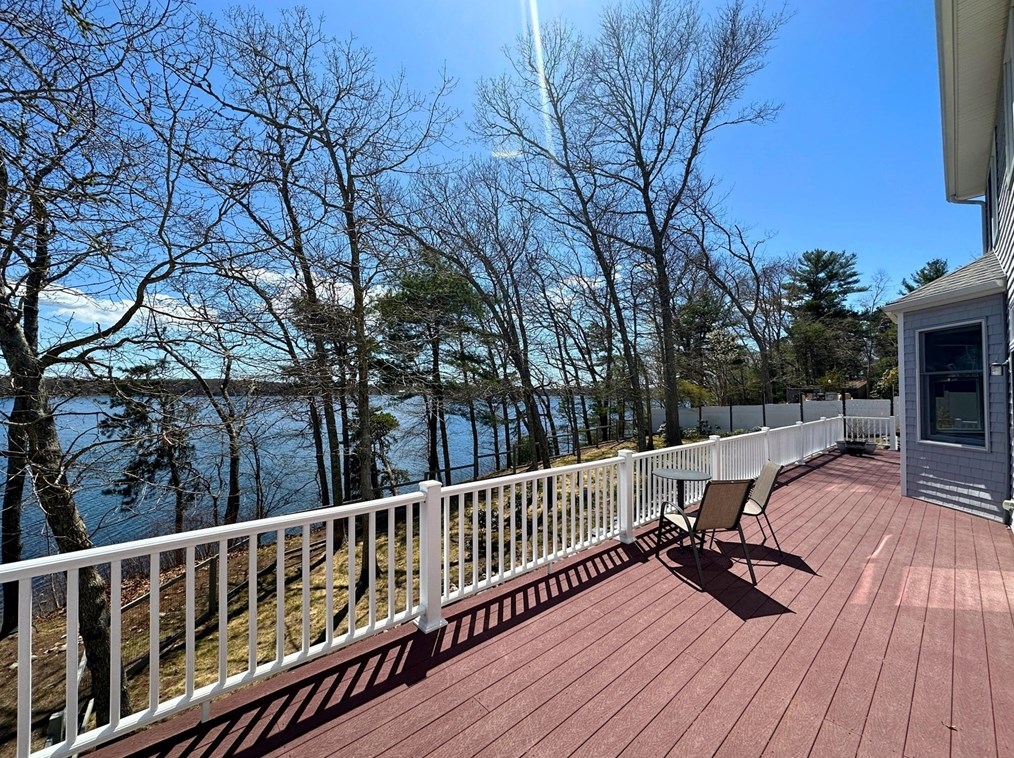 55 Horseshoe Bnd Way, Mashpee MA 02649-4310 exterior