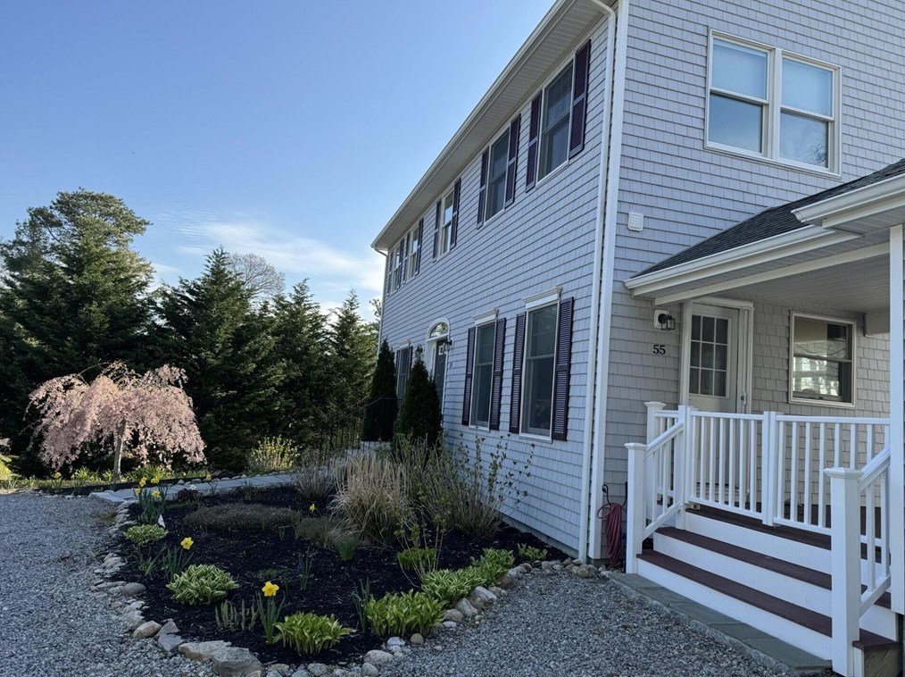 55 Horseshoe Bnd Way, Mashpee MA 02649-4310 exterior