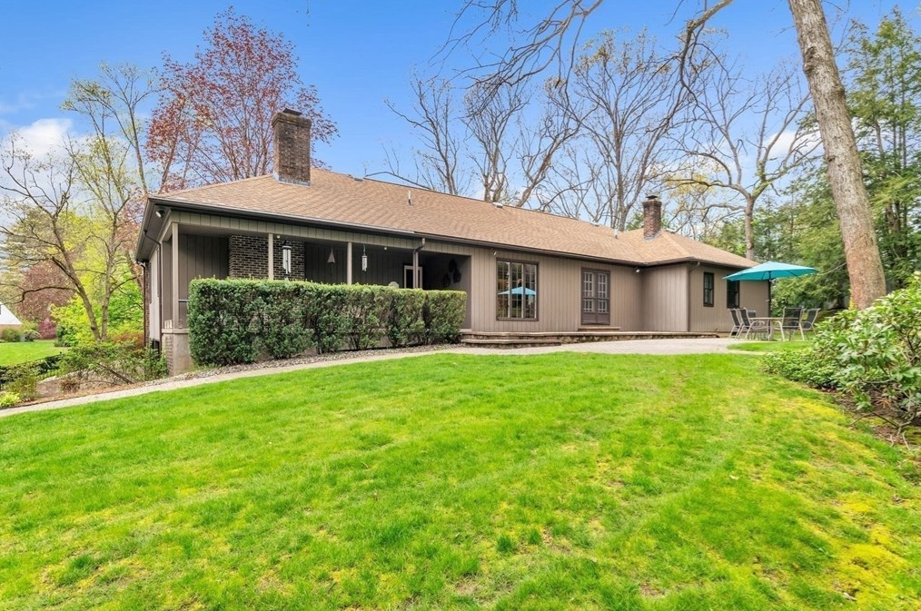 233 Ardsley Rd, Springfield MA 01106-2506 exterior