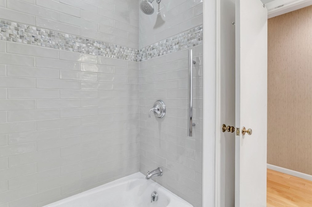 233 Ardsley Rd, Springfield MA 01106-2506 exterior