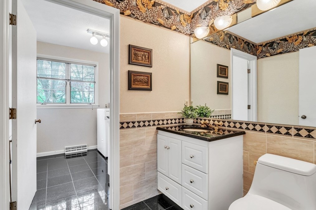 233 Ardsley Rd, Springfield MA 01106-2506 exterior