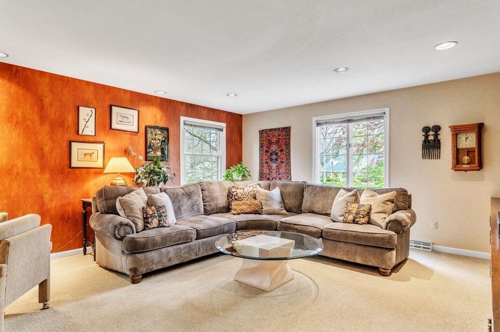 233 Ardsley Rd, Springfield MA 01106-2506 exterior