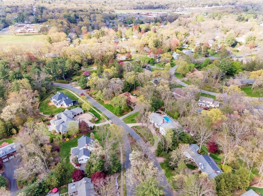 233 Ardsley Rd, Springfield MA 01106-2506 exterior