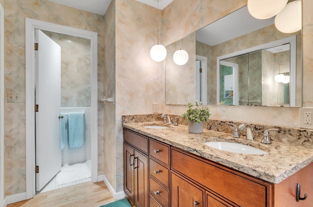 233 Ardsley Rd, Springfield MA 01106-2506 exterior