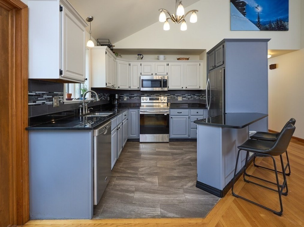 21 Collette Rd, Sturbridge MA 01518-1105 exterior